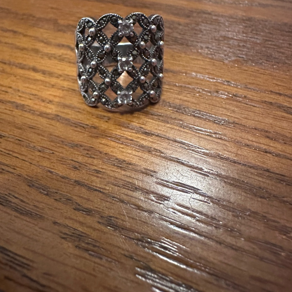 CHUNKY MARCASITE RING - Picture 2 of 5